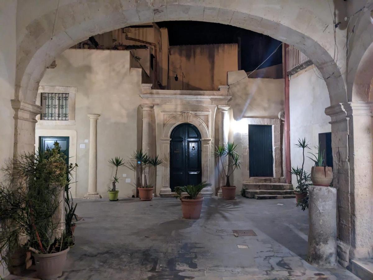 Апартаменты Ortigia Casa Сиракузы Экстерьер фото